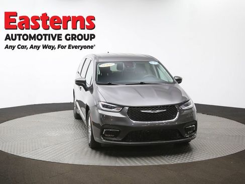 Used 2023 Chrysler Pacifica Touring-L image 53