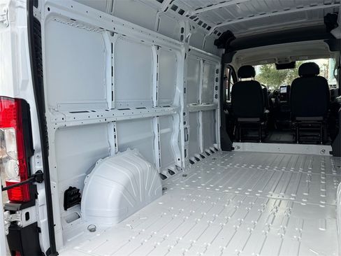 Used 2025 RAM ProMaster 2500 w/ Premium Convenience Group image 16