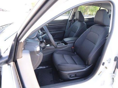 Used 2024 Nissan Altima 2.5 SV image 8