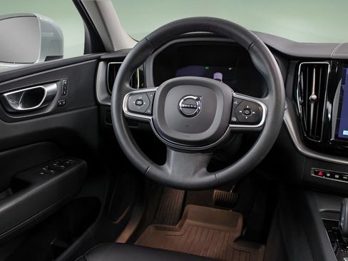 Used 2023 Volvo XC60 B5 Core w/ Climate Package AWD/4WD image 18