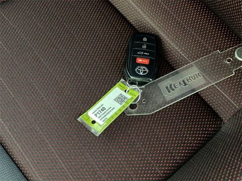 Used 2025 Toyota Corolla SE image 39