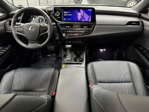 Certified 2025 Lexus ES 300h w/ Luxury Package image 15
