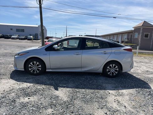 Used 2020 Toyota Prius Prime XLE image 2