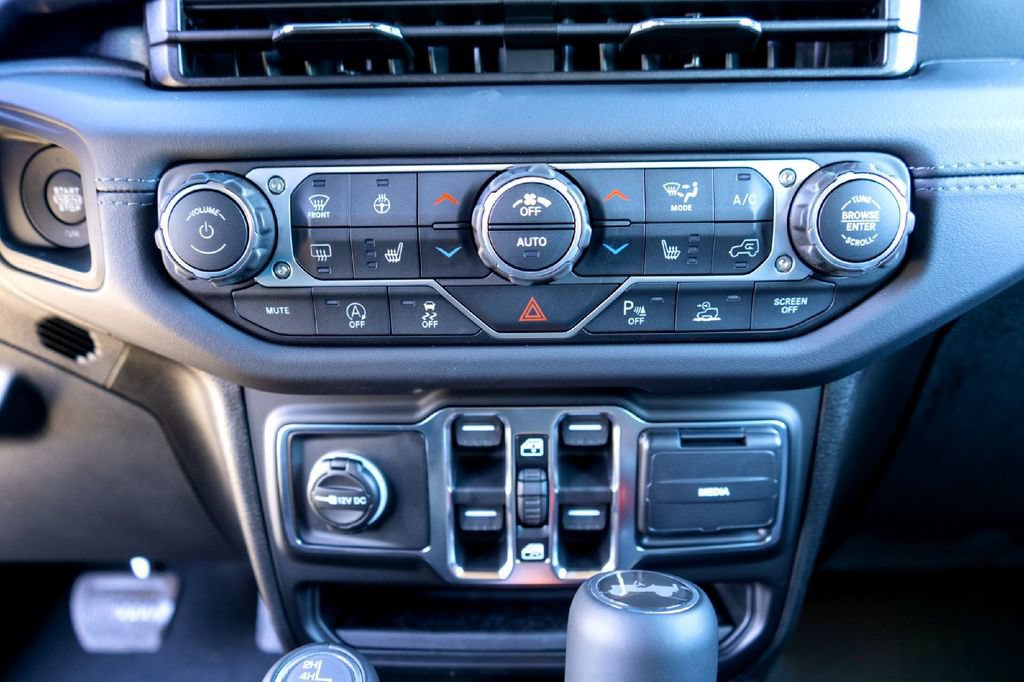 New 2026 Jeep Wrangler Unlimited Sahara AWD/4WD image 16