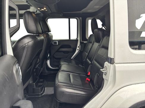 Used 2020 Jeep Wrangler Unlimited Sahara image 21