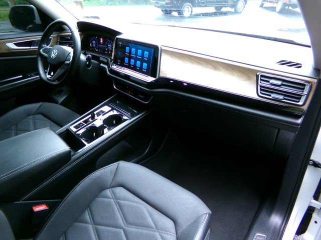 Used 2024 Volkswagen Atlas SE AWD/4WD image 12