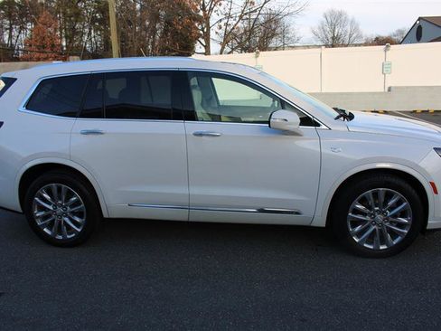 Used 2022 Cadillac XT6 Premium Luxury image 9