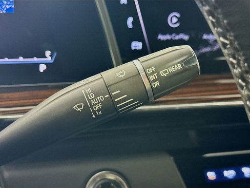 Used 2021 Cadillac Escalade ESV Premium Luxury image 13