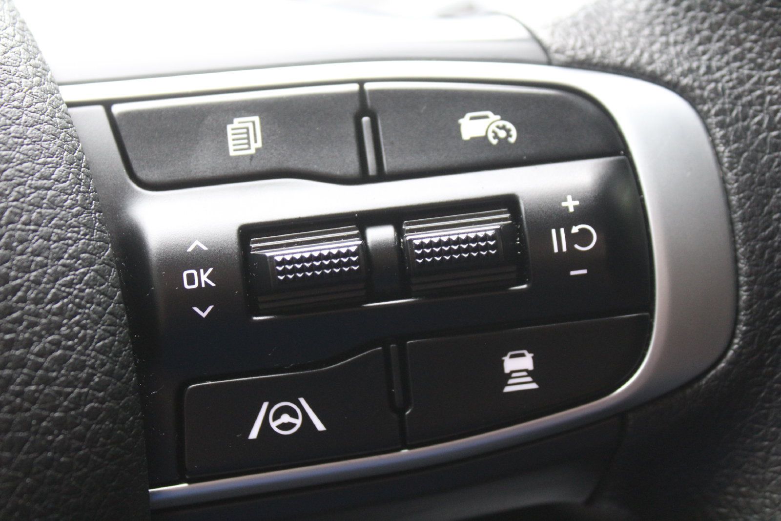 Certified 2025 Kia K5 LXS FWD image 30