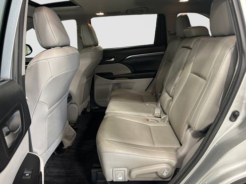 Used 2018 Toyota Highlander Limited FWD image 15