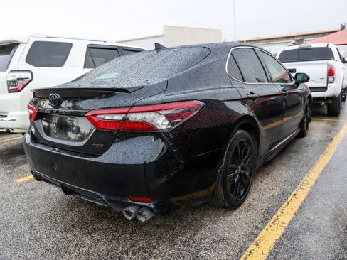 Used 2021 Toyota Camry XSE FWD image 7