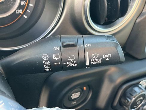 Used 2020 Jeep Wrangler Unlimited Sahara image 21