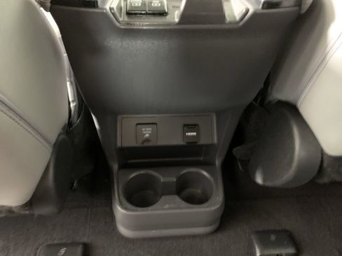 Used 2023 Toyota Sienna Limited FWD image 36