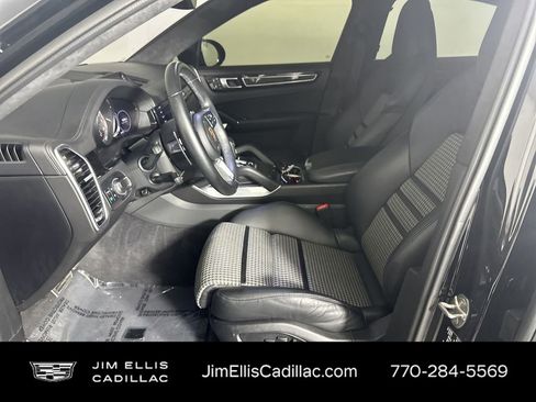 Used 2022 Porsche Cayenne Turbo S image 8
