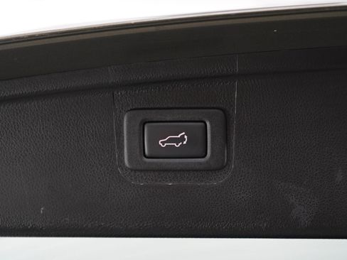 Used 2018 Subaru Outback 2.5i Touring AWD/4WD image 17