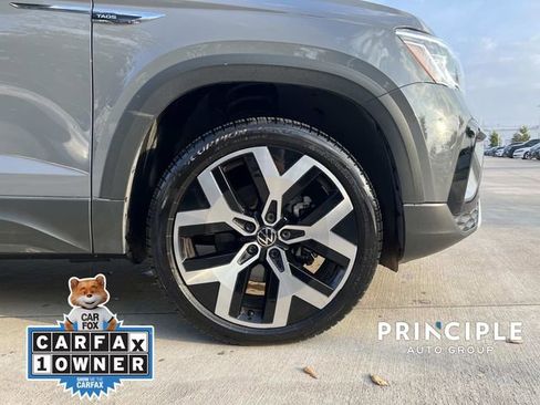 Used 2022 Volkswagen Taos SEL w/ Panoramic Sunroof Package image 10