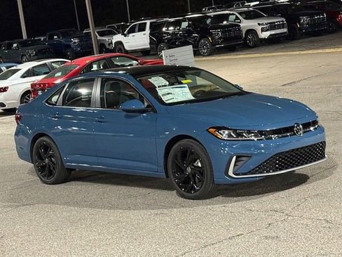 New 2026 Volkswagen Jetta SE image 2