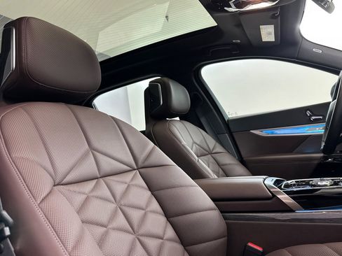 Certified 2023 BMW 740i w/ Parking Assistance Package image 31