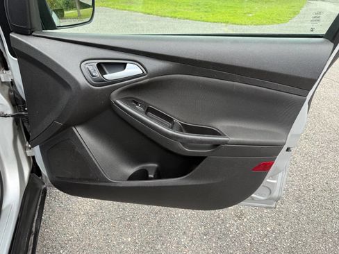 Used 2015 Ford Focus SE image 42