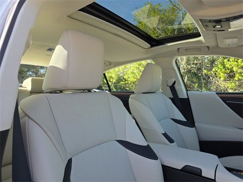 New 2025 Lexus ES 350 w/ Premium Package image 11