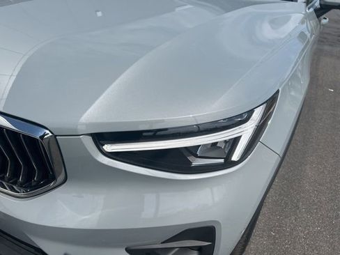 Certified 2025 Volvo XC40 B5 Plus AWD/4WD image 8