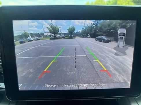 Used 2021 Ford Explorer XLT w/ Equipment Group 202A AWD/4WD image 22