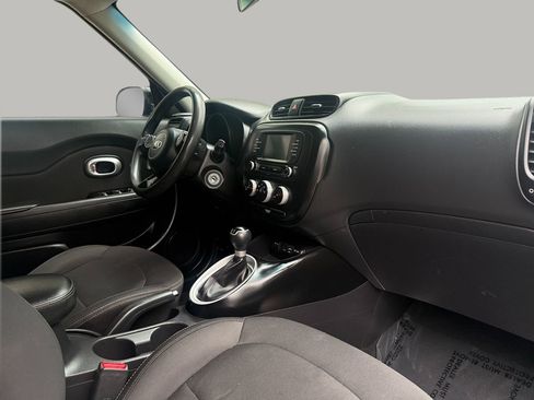 Used 2019 Kia Soul FWD image 17
