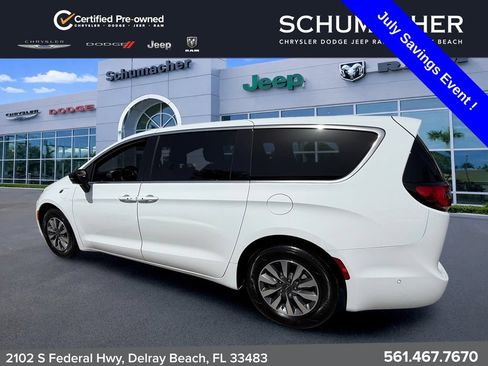 Used 2025 Chrysler Pacifica Select FWD image 5