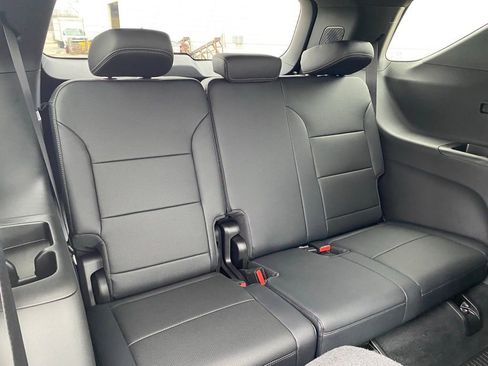New 2026 Chevrolet Traverse High Country w/ LPO, Floor Liner Package AWD/4WD image 32