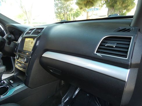 Used 2017 Ford Explorer XLT w/ Equipment Group 202A image 29