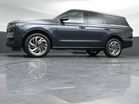 Certified 2025 Lincoln Navigator Reserve AWD/4WD image 44