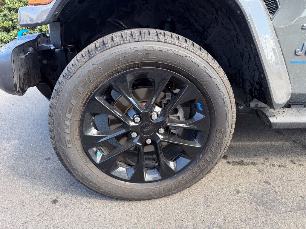 Used 2023 Jeep Wrangler Unlimited Sahara AWD/4WD image 8