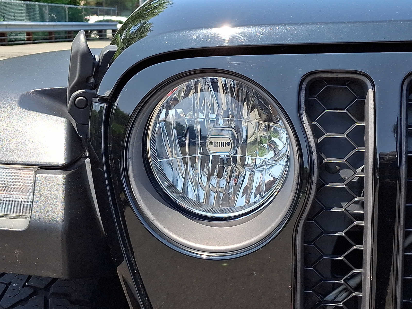 Used 2021 Jeep Gladiator Rubicon w/ Trailer Tow Package AWD/4WD image 9