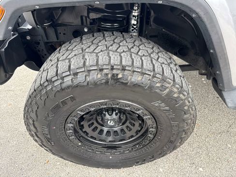 Used 2020 Jeep Gladiator Overland image 11