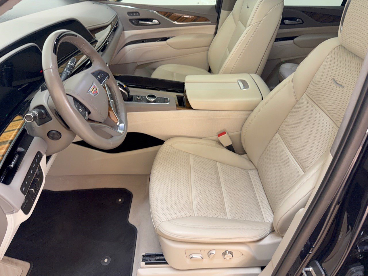 Used 2021 Cadillac Escalade ESV Premium Luxury Platinum AWD/4WD image 5