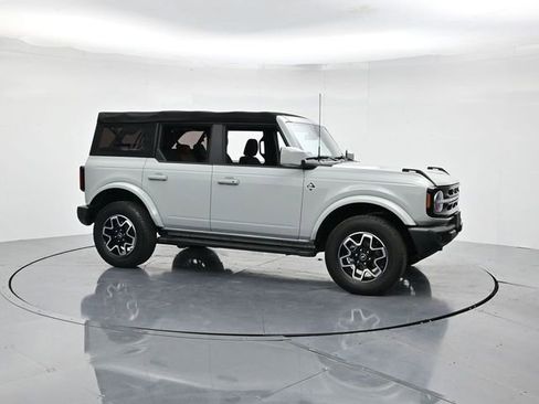 Used 2022 Ford Bronco Outer Banks image 3