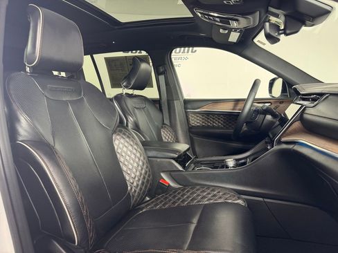 Used 2025 Jeep Grand Cherokee Summit image 42