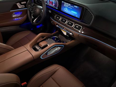 New 2026 Mercedes-Benz GLS 450 4MATIC image 16
