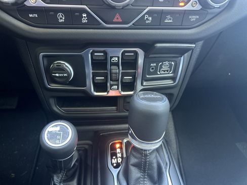 New 2025 Jeep Gladiator Sport image 38