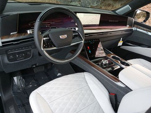 Used 2026 Cadillac Escalade Platinum Sport w/ LPO, ONYX Package image 13