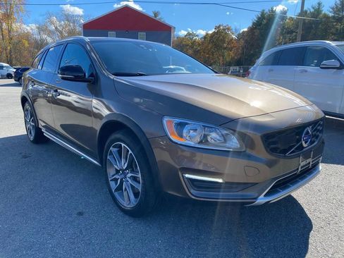 Used 2015 Volvo V60 T5 Cross Country image 4