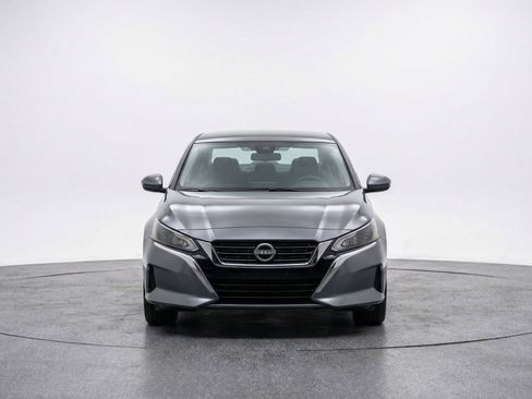 Used 2025 Nissan Altima 2.5 SV FWD image 2