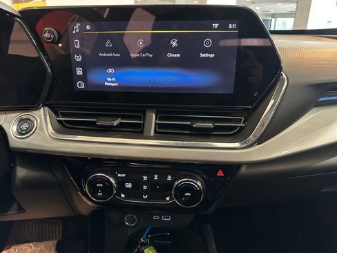 Used 2025 Chevrolet Trax LT w/ LT Convenience Package image 20