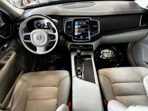 Used 2020 Volvo XC90 T5 Momentum w/ Protection Package Premier FWD image 18