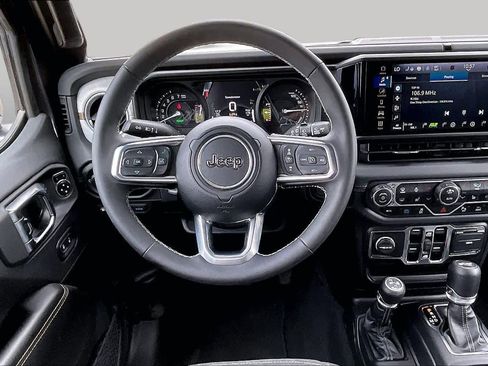 Used 2025 Jeep Wrangler Unlimited Sahara w/ Safety Group AWD/4WD image 6