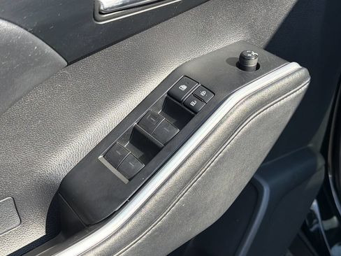 Used 2021 Toyota Highlander XLE AWD/4WD image 29