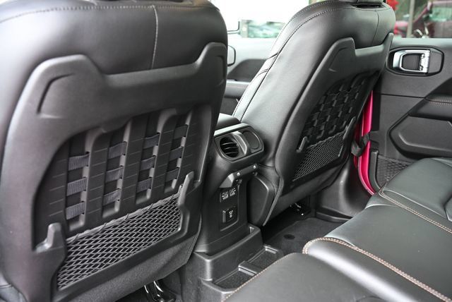 Used 2022 Jeep Wrangler Unlimited Rubicon w/ Xtreme Recon 35" Tire Package AWD/4WD image 23