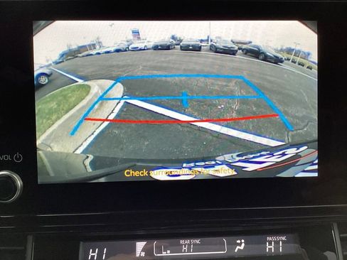 Used 2025 Toyota Sienna LE image 17