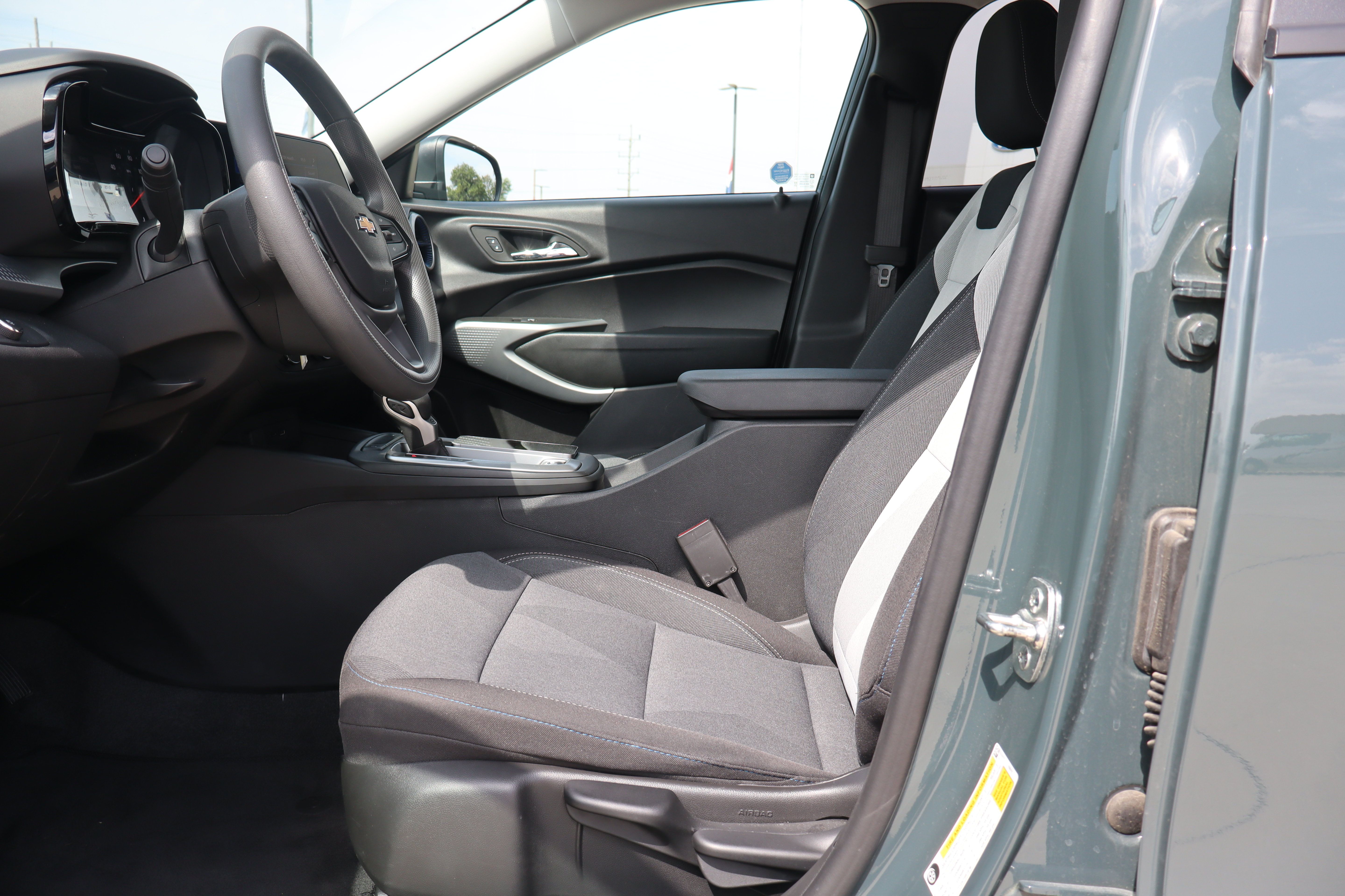 Used 2026 Chevrolet Trax LS FWD image 9
