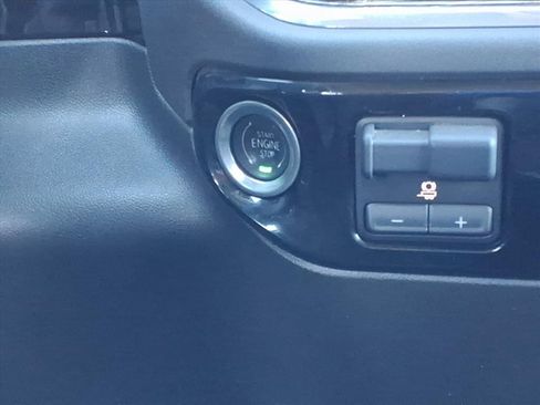 Used 2024 GMC Sierra 1500 SLE image 17